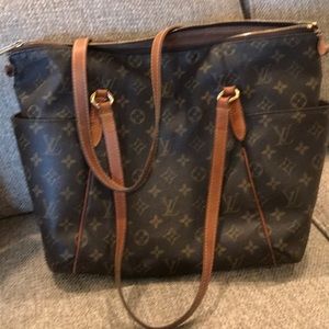Louis Vuitton Tote Authentic